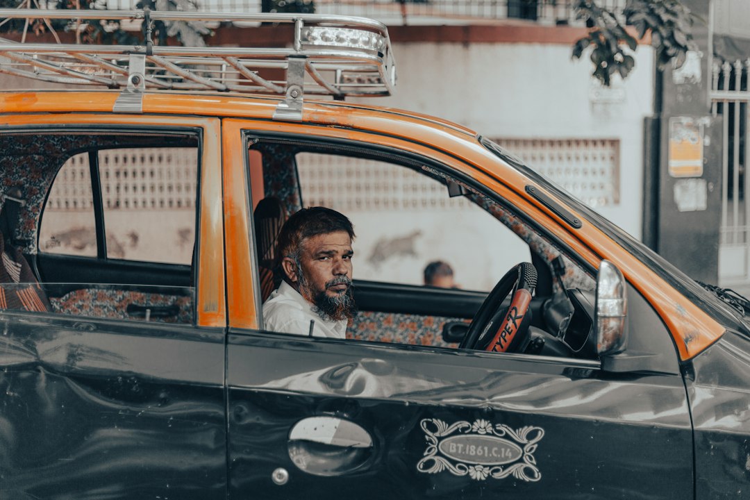 Conductores independientes vs empleados: ¿qué modelo elegir?